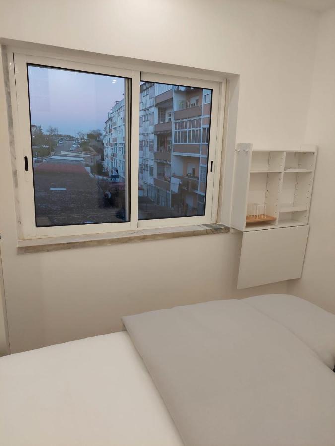 אלמאדה Lisbon South Bay Rooms מראה חיצוני תמונה