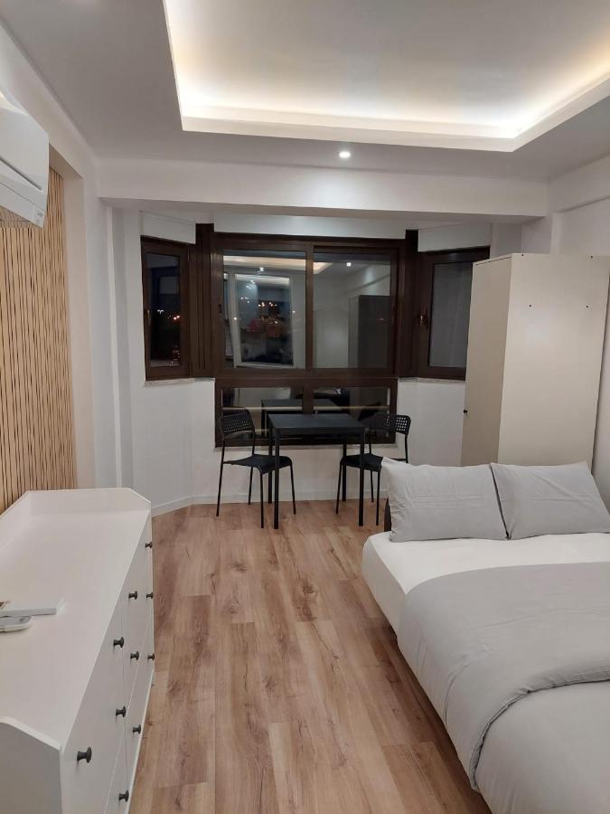 אלמאדה Lisbon South Bay Rooms מראה חיצוני תמונה