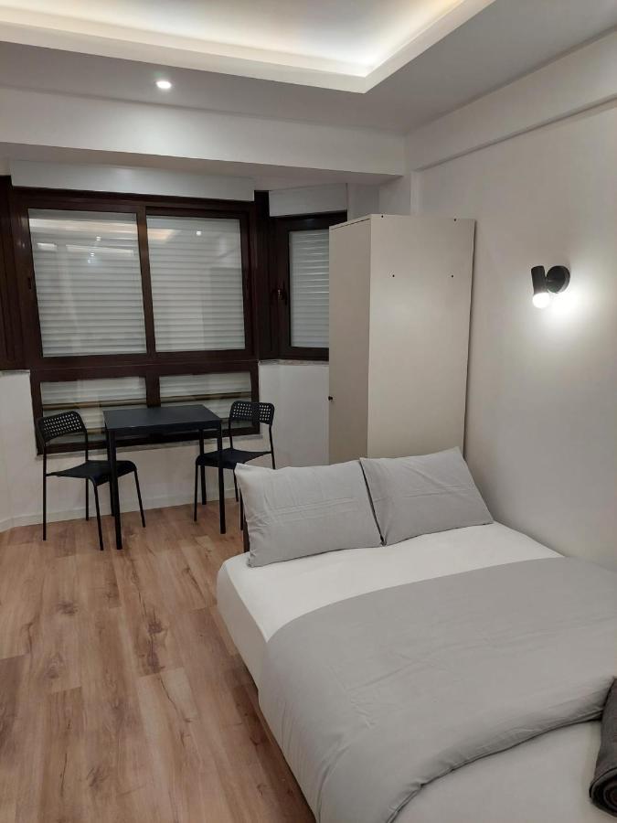 אלמאדה Lisbon South Bay Rooms מראה חיצוני תמונה